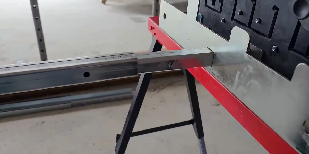 Metracut Profilschneider hochwertige Mechanik beim Zusammenbau – robuste Verarbeitung und präzise geführte Komponenten