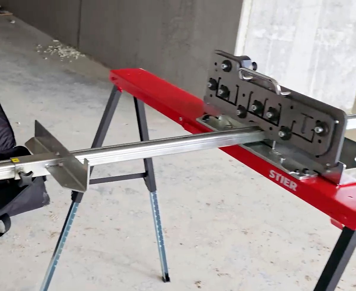 Metracut Trockenbau Profilschneider komplett aufgebaut – Schneidesystem für präzises Zuschneiden von Metallprofilen im Innenausbau